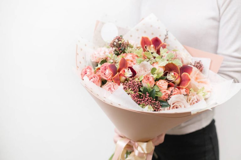 Stunning Hand Bouquet Singapore Collections for Any Occasion – Personalized & Handcrafted